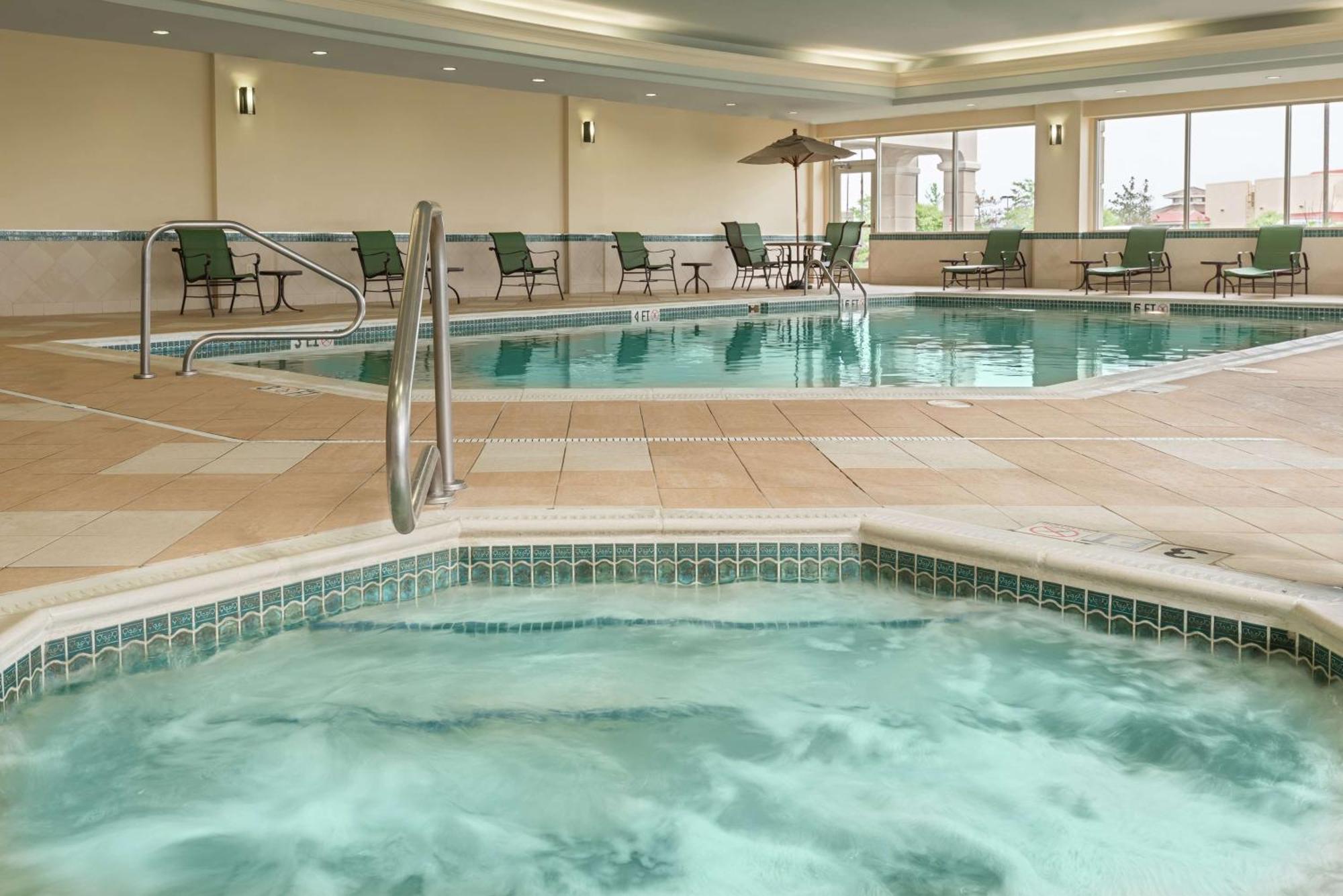 Hampton Inn & Suites Cleveland-ביצ'ווד מראה חיצוני תמונה